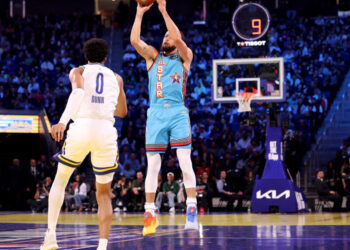 Stephen Curry shines as Team Shaq wins revamped NBA All-Star game