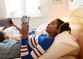 Does Charging Your Phone To 100% Ruin Your Battery? Here’s The Truth.