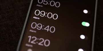 iPhone Users Are Reporting A Major Issue With Their Alarm