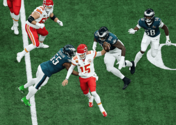 Chiefs’ shoddy O-line, WR corps prove too much for Patrick Mahomes to overcome