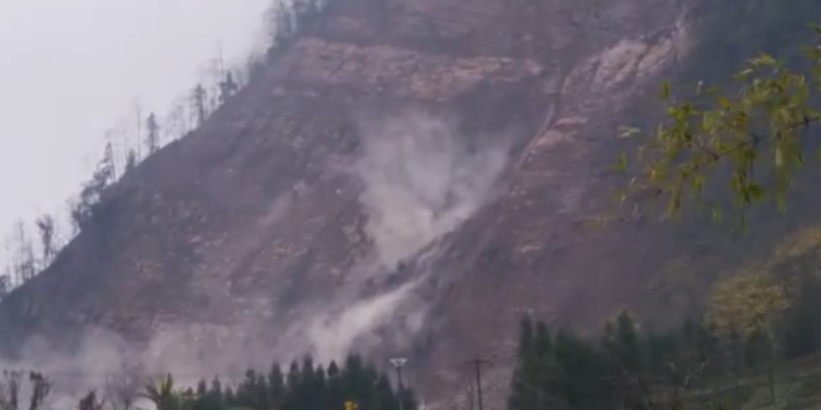 Thirty people missing after landslide in China buries 10 houses | World News