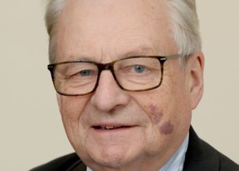 Plaid Cymru: Former leader Dafydd Elis-Thomas dies aged 78 | UK News