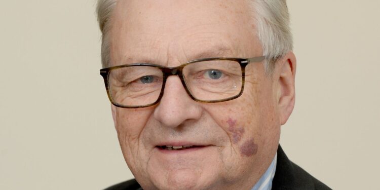 Plaid Cymru: Former leader Dafydd Elis-Thomas dies aged 78 | UK News