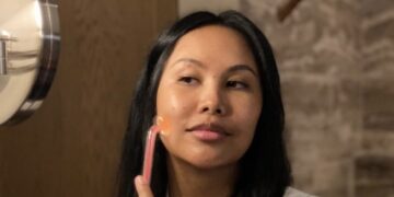 Skincare Expert Vanessa Lee Shares How to Wake Up With a Defined Jawline and More A-List Approved Tips