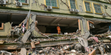 Myanmar Earthquake Toll Surpasses 1,600 Dead Amid Search for Survivors