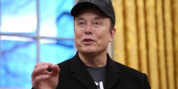 Trump Again Demands Federal Workers List Accomplishments