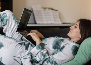 Is It Bad To Use Your Laptop On Your Stomach?