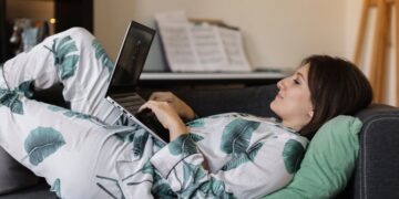 Is It Bad To Use Your Laptop On Your Stomach?