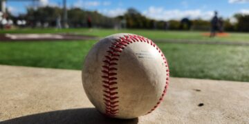 MLB Broadcaster Rick Rizzs Hit By Foul Ball In ‘Scary’ On-Air Moment
