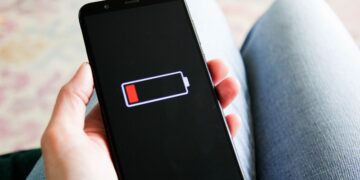 How To Make Your Phone Battery Last Longer When It’s Dying