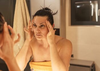 Why You Should Not Shower In Your Contacts