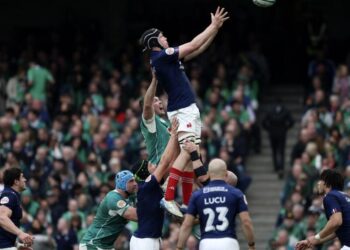 France beat Ireland 42- 27, becoming favourites for Six Nations title