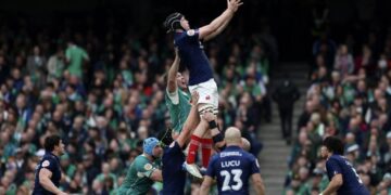 France beat Ireland 42- 27, becoming favourites for Six Nations title