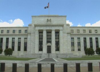 US Federal Reserve holds rates steady, but warns of inflation and slowing growth