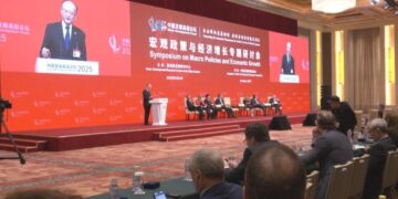 China courts global CEOs amid falling foreign investment