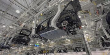 Trump announces 25% tariffs on foreign cars and parts