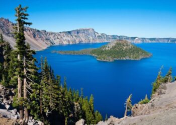 The Hidden Science Behind Water’s Stunning (Or Murky) Colors