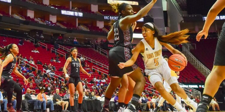 She wanted a law degree. Instead, Shakyla Hill became a quadruple-double threat
