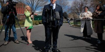 Trump Team Deports Immigrants Despite Court Order