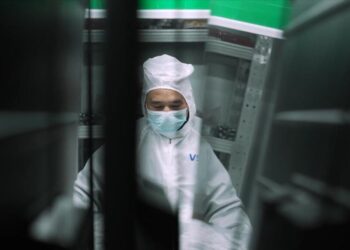 Chinese exporters rush to adjust to changing trade environment