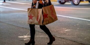 US stocks tumble as deepening consumer gloom raises stagflation fears