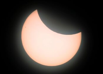 ‘Experiencing the solar system for yourself’: Sun obscured over the UK in partial solar eclipse | Science, Climate & Tech News