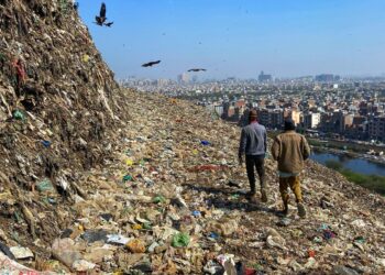Ghazipur landfill: The 70-acre ‘garbage mountain of Delhi’ – where nearby residents are being ‘slowly poisoned’ | World News