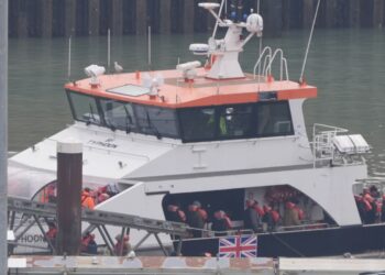 Government considering sending failed asylum seekers to overseas ‘migrant hubs’ | UK News