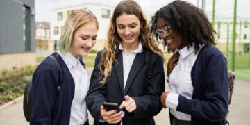 Call for smartphone ban in Welsh schools rejected by Senedd committee | UK News