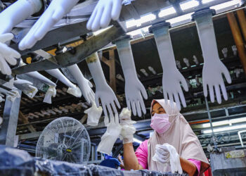 Graphene, a wondrous material, starts to prove useful