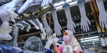 Graphene, a wondrous material, starts to prove useful