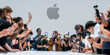 AI will not fix Apple’s sluggish iPhone sales any time soon