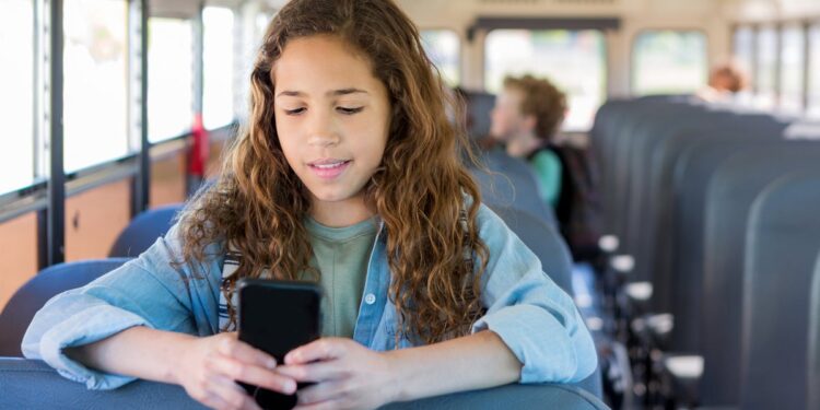 New Study Finds Phones Have Positive Benefits For Middle Schoolers
