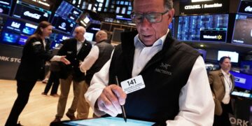 Wall Street And The Dollar Tumble As Investors Retreat Further From The United States