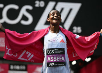 Assefa sets world record, Sawe destroys high-class field in London marathon