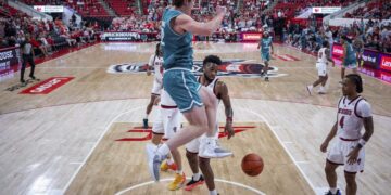 Making the jump from college hoops to the NFL: ‘I was like, what? Change sports?’