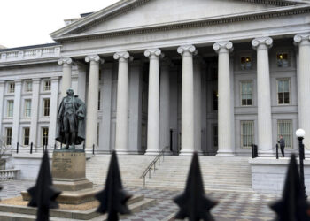 Investors dump US government bonds as faith in America falters