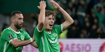 Saint-Étienne win dramatic Ligue 1 derby against Lyon