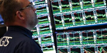 Trump Suggests Tariff Negotiations Possible While Issuing New Threats on China