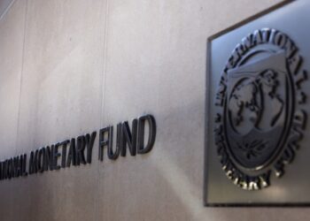 Argentina to relax currency controls to secure $20bn IMF deal