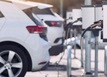 Starmer promises ‘bold changes’ to rules over electric cars in wake of Trump’s tariffs | Politics News