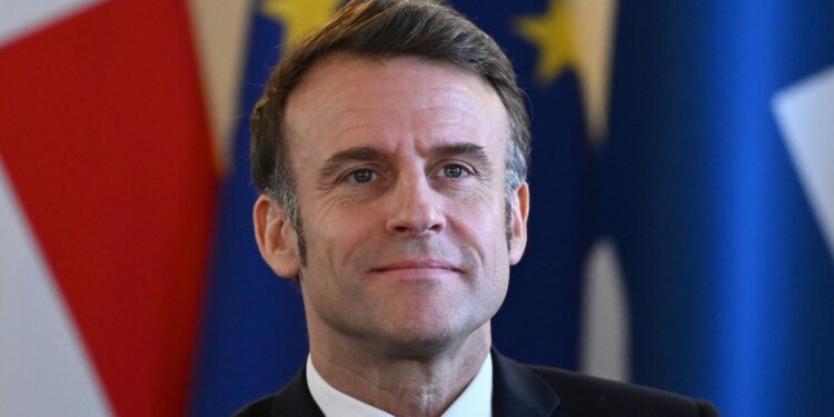 Macron to beat Trump to UK state visit – report | Politics News