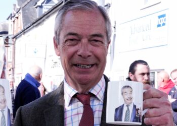 Farage accused of peddling ‘nonsense and lies’ – as he predicts ‘the new Brexit’ | Politics News