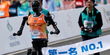 China hosts world’s first half-marathon race between humans and robots | Science, Climate & Tech News