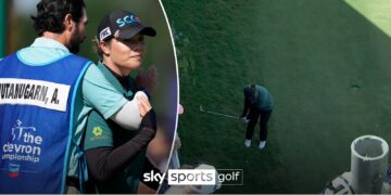 'Absolutely shocking!' | Jutanugarn FLUFFS chip on 18th to lose her lead