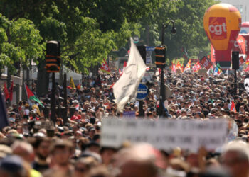 May Day protests see mass arrests in Istanbul, clashes in Paris