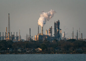 Exxon and Chevron Report Lower Profits While Girding for Tariffs