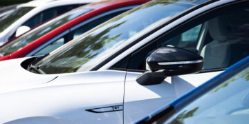 Republican Bill to End E.V. Tax Credit Could Hurt G.M. and Ford