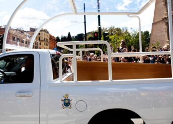 Pope Francis’ ‘Popemobile’ Turns Into Health Clinic For Gaza’s Children