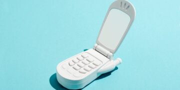 6 Reasons You Might Want A Burner Phone